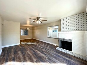 5401 Cabrillo Way in Sacramento, CA - Building Photo - Building Photo