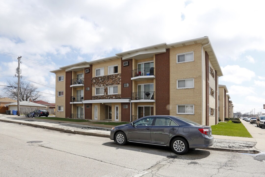 6101 S Oak Park in Chicago, IL - Building Photo