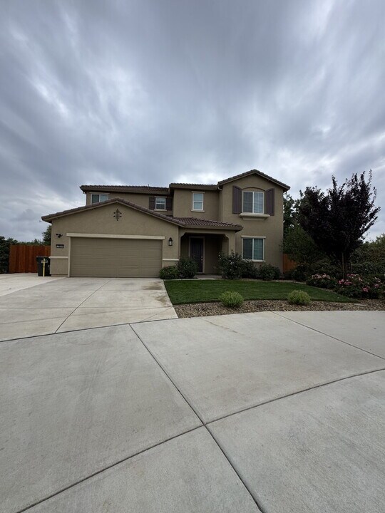 2504 Creekview Dr in Merced, CA - Building Photo