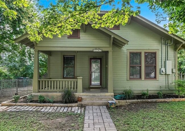 property at 1605 S Elm St