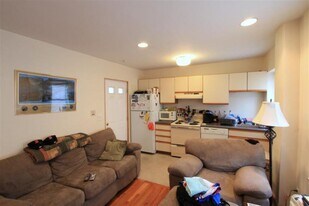 32 Ivaloo St, Unit 3 in Somerville, MA - Building Photo