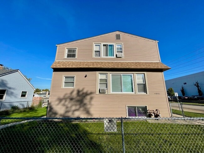 property at 4001 Prairie Ave
