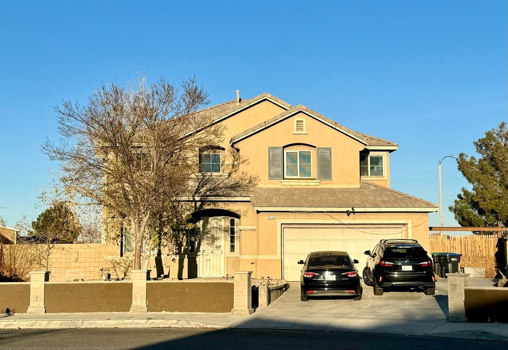 38128 Grant Dr in Palmdale, CA - Building Photo