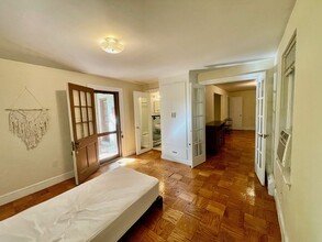 183 Winthrop Rd, Unit 1 in Brookline, MA - Building Photo - Building Photo
