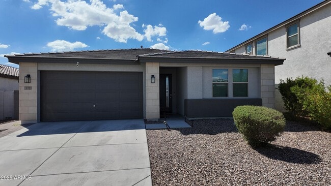 532 S 199th Dr