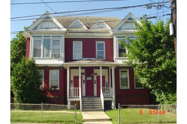 146 Mansion St in Poughkeepsie, NY - Building Photo