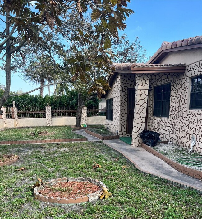 1440 NW 183rd St in Miami, FL - Building Photo - Building Photo
