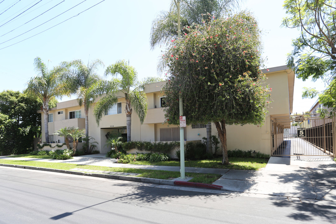 3318 S Canfield Ave in Los Angeles, CA - Building Photo