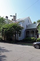 211 W Bolton St Apartamentos