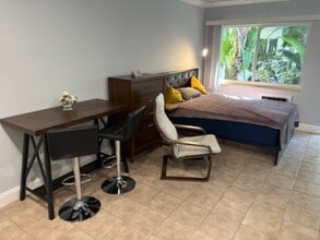 4201 Bougainvilla Dr in Lauderdale-by-the-Sea, FL - Foto de edificio - Building Photo