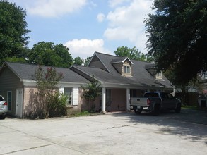 2142 Campbell Rd in Houston, TX - Building Photo - Building Photo