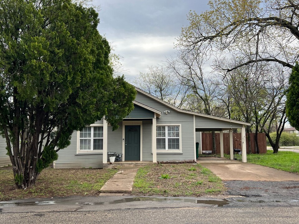 480 W Elm in Stephenville, TX - Building Photo