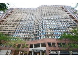 211 E Ohio St in Chicago, IL - Building Photo