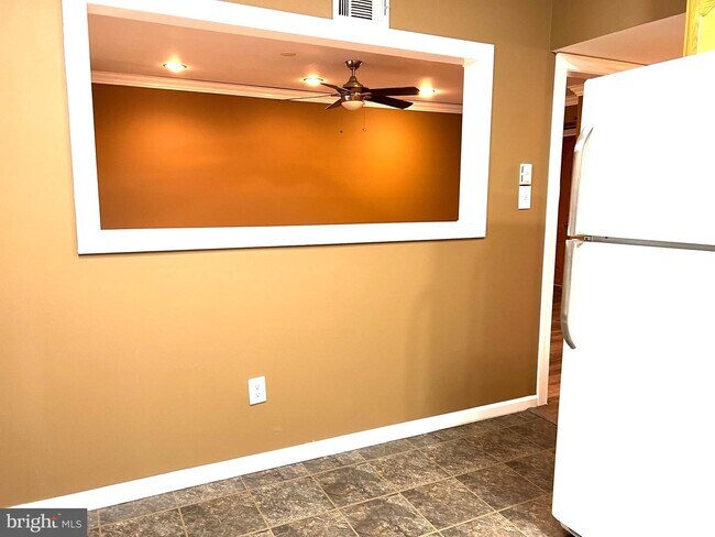 24 Dover Ct in Clementon, NJ - Foto de edificio - Building Photo