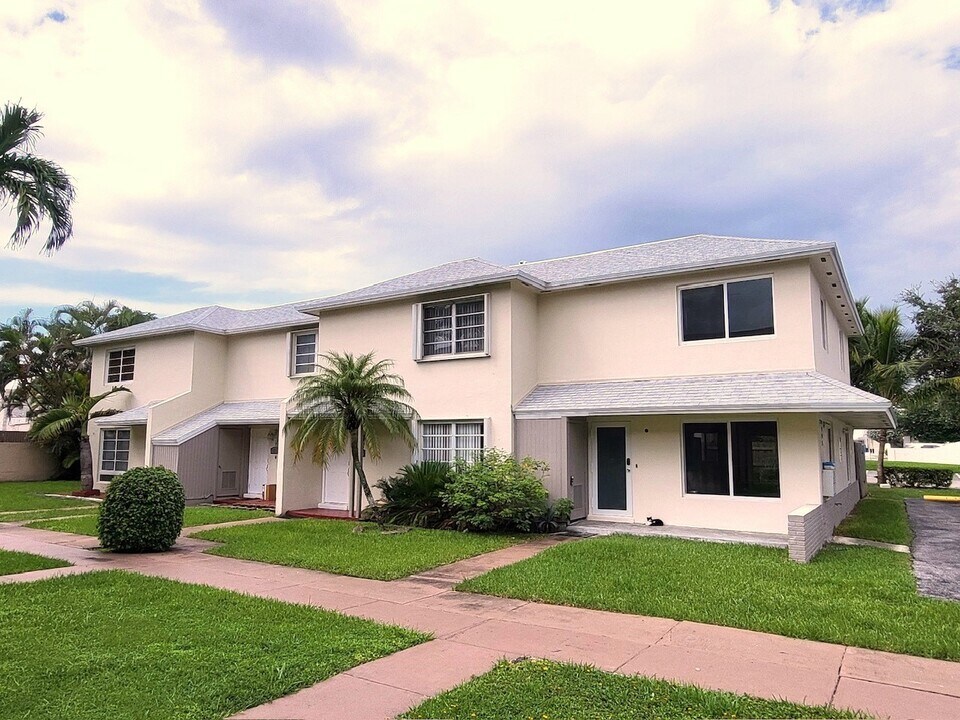 19352 SW 103rd Ct in Cutler Bay, FL - Building Photo