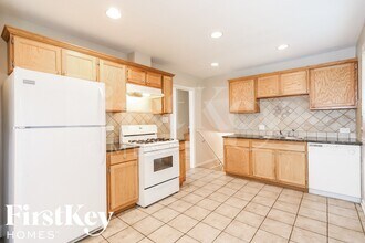 122 E Lincoln Ave in Glendale Heights, IL - Building Photo - Building Photo