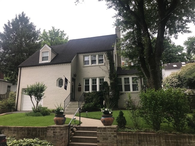 2808 East-West Hwy in Chevy Chase, MD - Building Photo - Building Photo