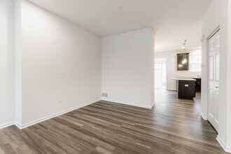 1987 Kingsley Cir in Northbrook, IL - Building Photo - Building Photo