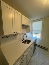 37 Davis Square, Unit 9 in Somerville, MA - Foto de edificio - Building Photo