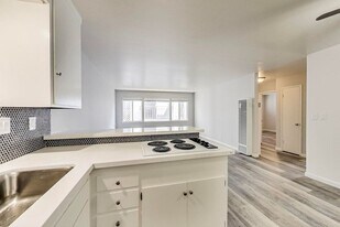 210 Athol Ave in Oakland, CA - Building Photo