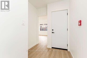 127 Victoria Ave S in Hamilton, ON - Building Photo - Building Photo