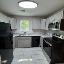 2060 Montreat Dr in Vestavia Hills, AL - Building Photo - Building Photo