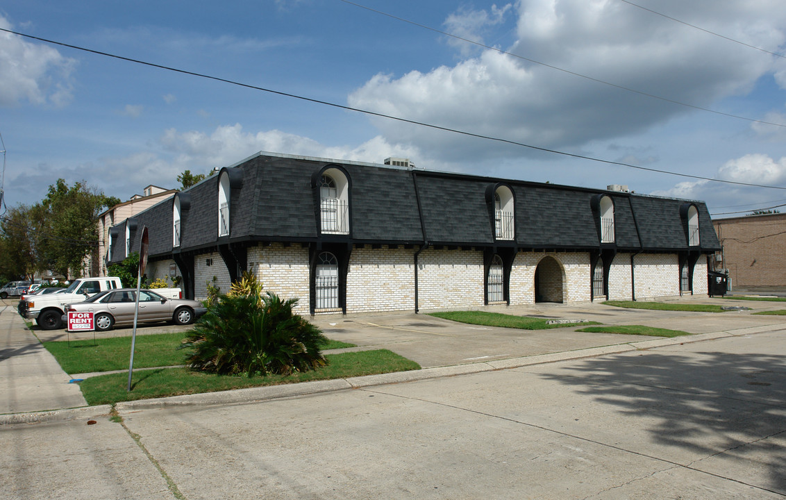 2301 Houma Blvd in Metairie, LA - Building Photo