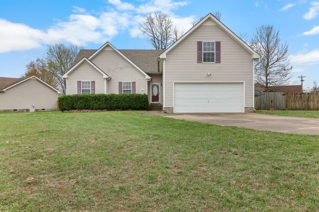 3809 Man O War Blvd in Clarksville, TN - Building Photo