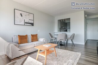 1925 Commonwealth Ave in Boston, MA - Foto de edificio - Building Photo