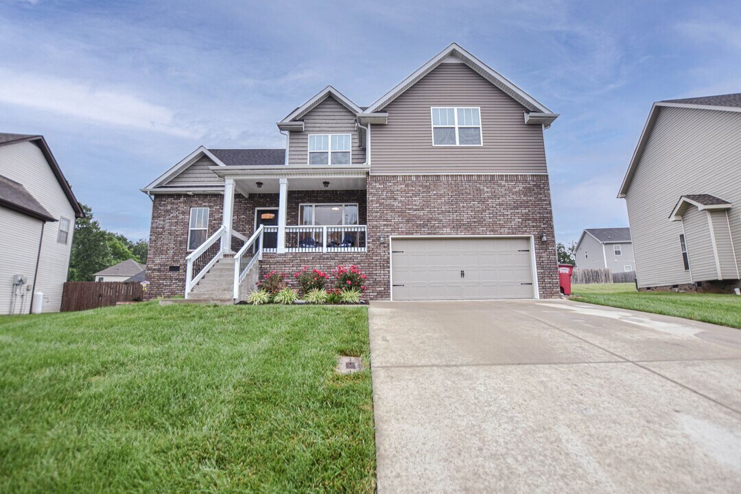1012 Quiver Ln in Clarksville, TN - Building Photo
