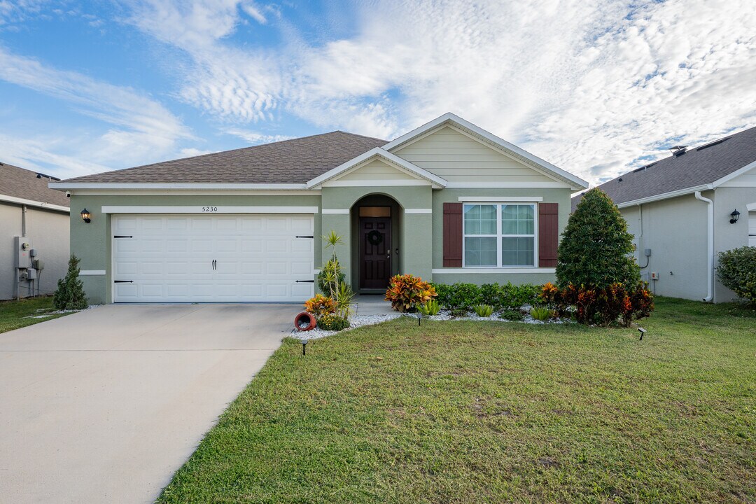 5230 Bracks Landing Dr in St. Cloud, FL - Building Photo