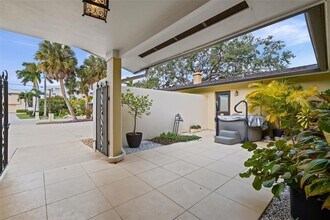 7215 Westmoreland Dr in Sarasota, FL - Building Photo - Building Photo