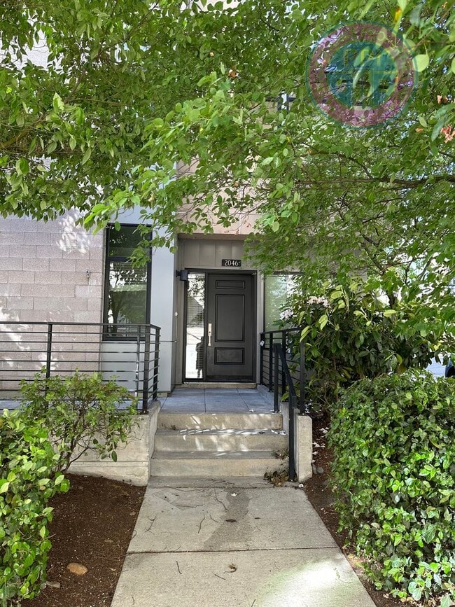 2046 NW 16th Ave in Portland, OR - Building Photo - Building Photo