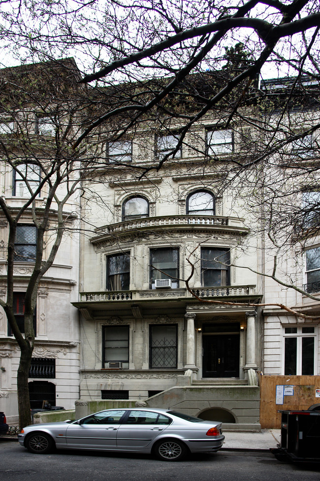 24 W 76th St in New York, NY - Building Photo - Building Photo