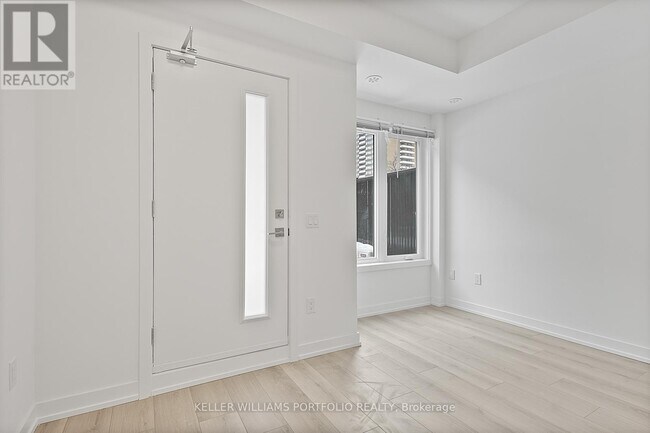 3069 Pharmacy Ave in Toronto, ON - Building Photo - Building Photo