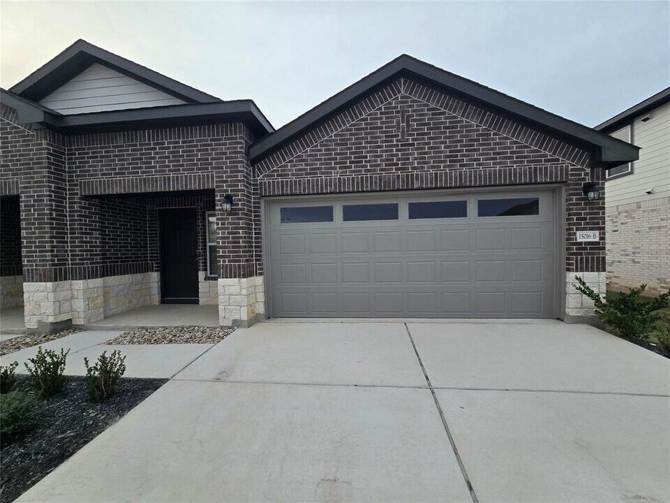 15016 Welsh Cob Rd in Manor, TX - Building Photo