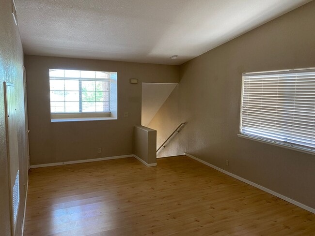 8052 Cimarron Ridge Dr in Las Vegas, NV - Building Photo - Building Photo