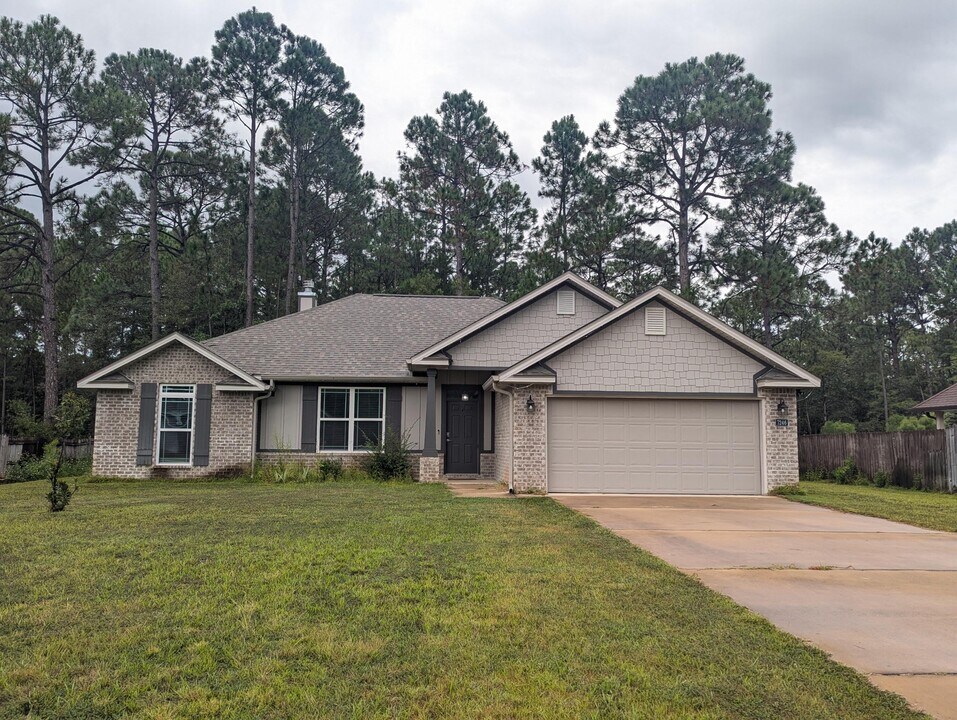 7246 Siesta St in Navarre, FL - Building Photo