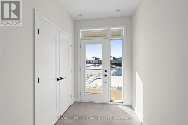 1140 Moore St in Brockville, ON - Building Photo - Building Photo