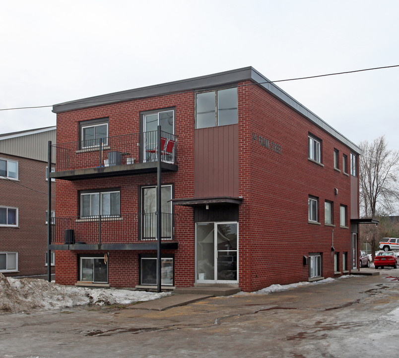 14 Frank St in Clarington, ON - Building Photo