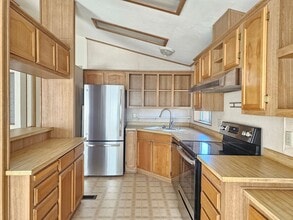 13973 Apple Ln in Clearlake Oaks, CA - Building Photo - Building Photo