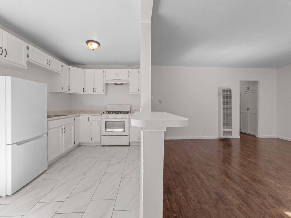 4533 Pickford St in Los Angeles, CA - Building Photo