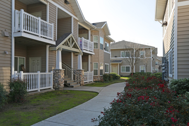 Euclid Village Apartments in Dinuba, CA - Building Photo - Building Photo