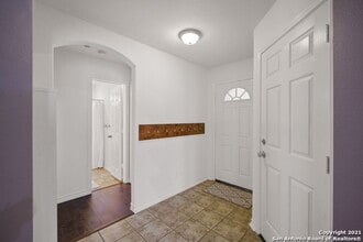 9010 Hilltop Crossing Dr in San Antonio, TX - Building Photo - Building Photo