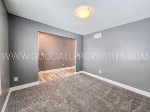 1306 Green Hills Dr in Norwalk, IA - Building Photo - Building Photo