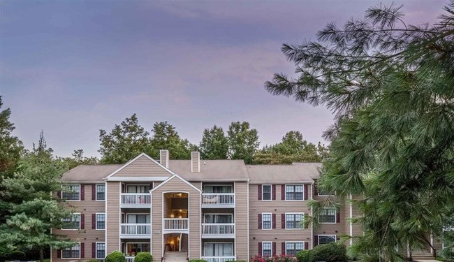 Valor Apartments in Silver Spring, MD - Foto de edificio - Building Photo