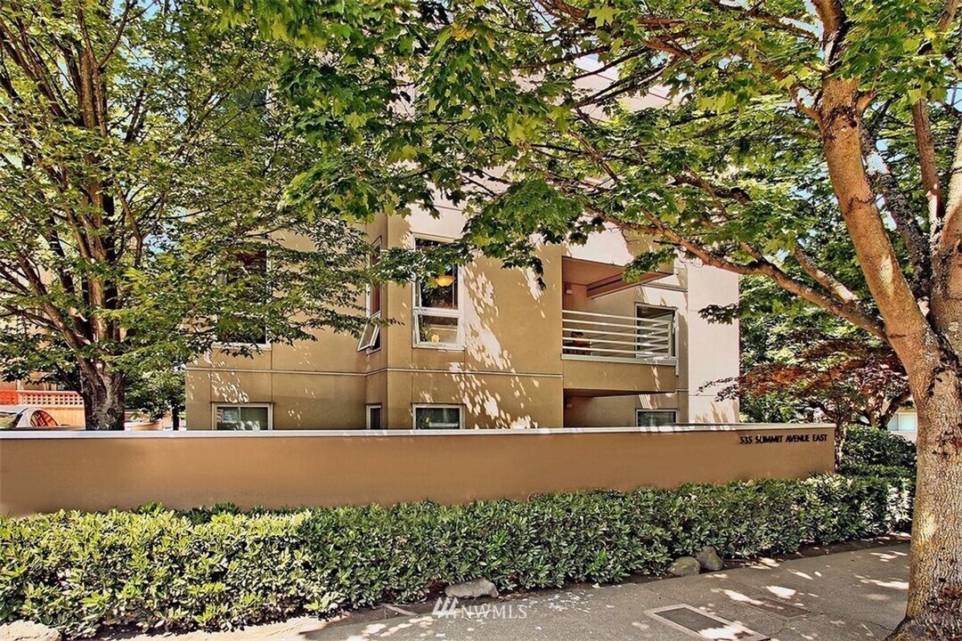 535 Summit Ave E in Seattle, WA - Building Photo