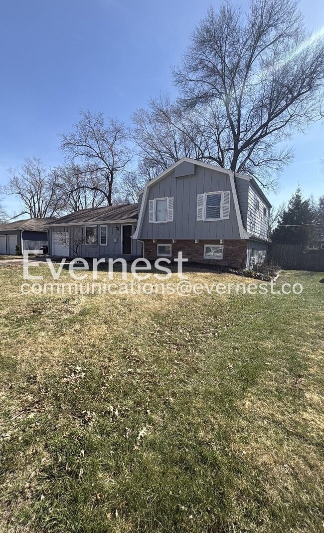 7701 W 95th Terrace in Overland Park, KS - Foto de edificio - Building Photo