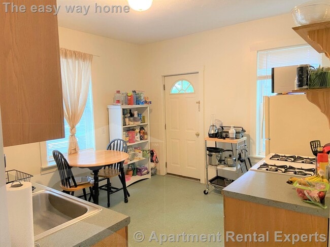 37 Oak St in Somerville, MA - Building Photo - Building Photo