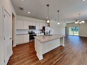 922 Walden Woods Dr in Plant City, FL - Building Photo - Building Photo